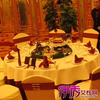 【圖】餐廳中餐擺臺(tái)效果圖欣賞 2部分教你學(xué)會(huì)擺臺(tái)