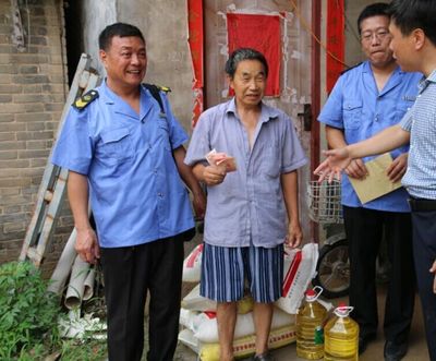 暴雨無情人有情 --新鄉(xiāng)市食藥監(jiān)局保障災(zāi)后飲食用藥安全_行業(yè)要聞_食安中國(guó)網(wǎng)